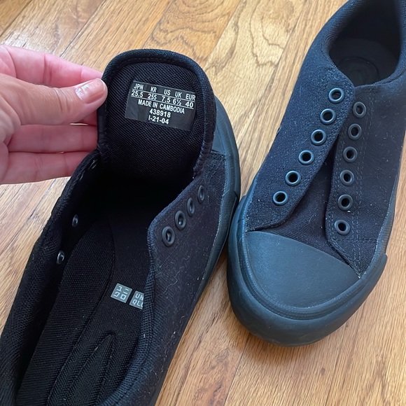 Uniqlo Black canvas sneakers - Picture 4 of 4